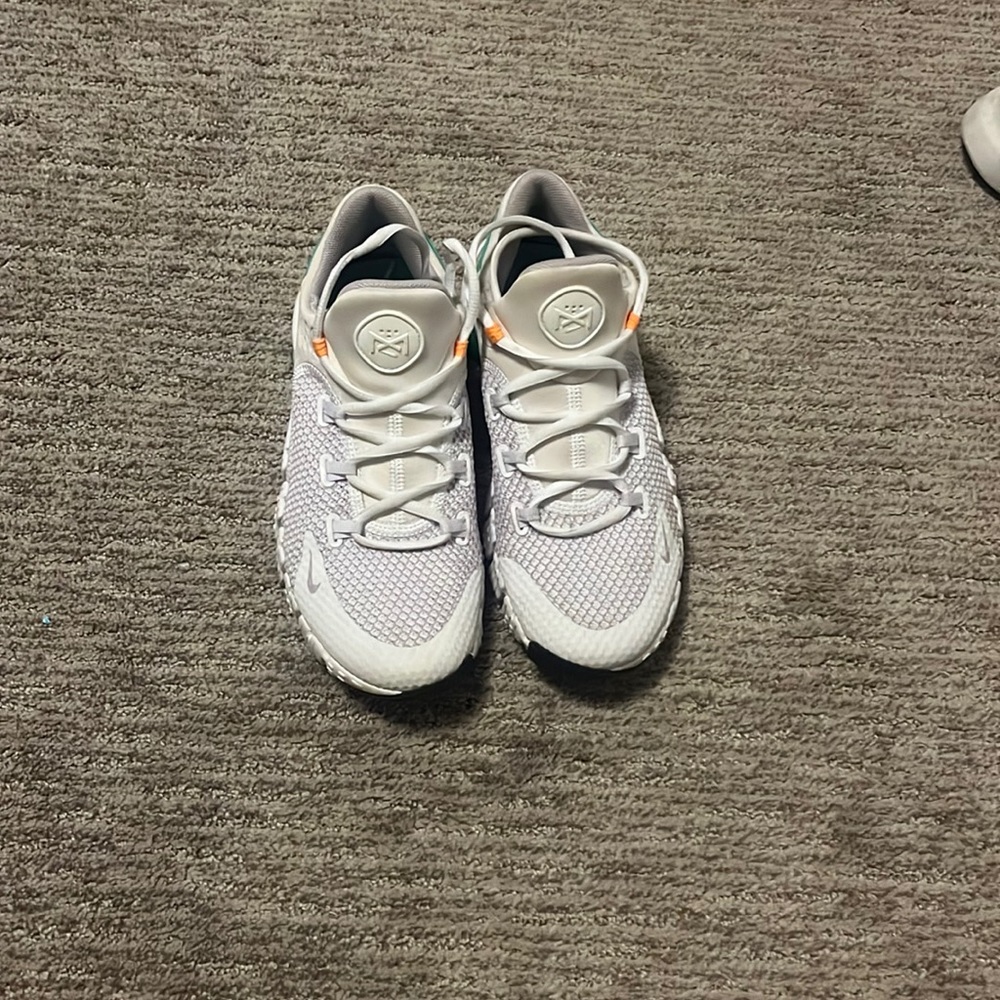 Nike running shoes barely worn